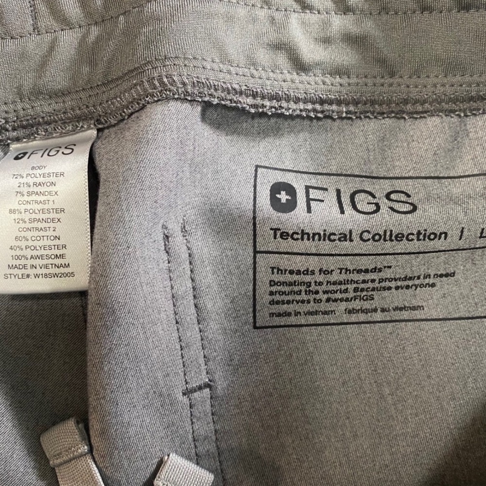 FIGS Technical Collection Gray Catarina Top and Zamora Joggers Scrubs Set Large - Picture 9 of 11